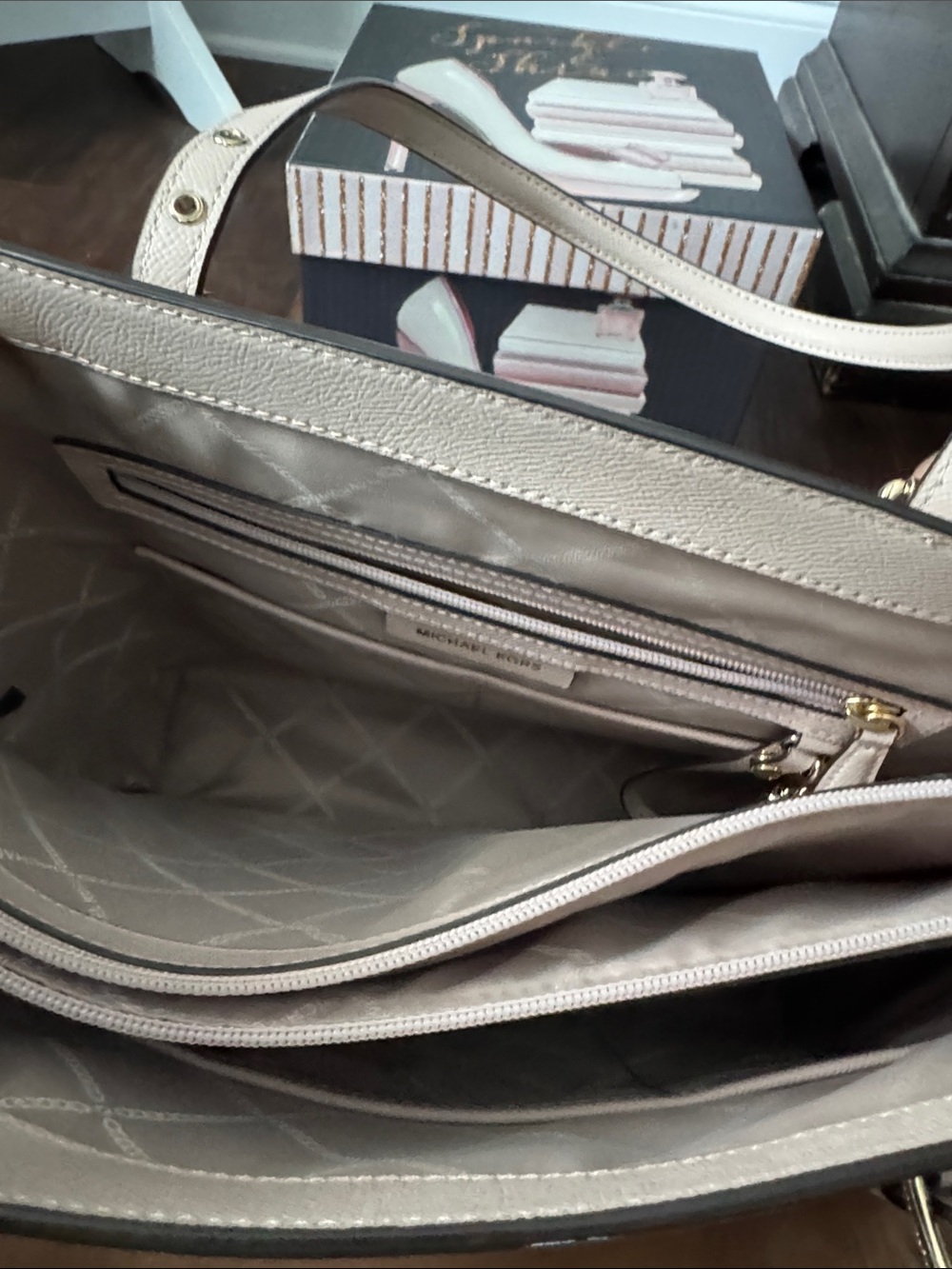 Michael Kors Blush Pink Leather Tote with Gold Logo - Picture 5 of 9